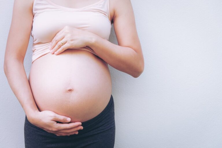 Zwangere vrouw. Drs Leenarts over wat moet je weten over de huid tijdens zwangerschap.
